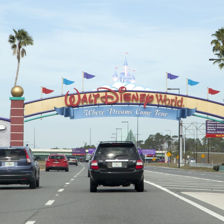 How Far is Disney World from Universal Studios?